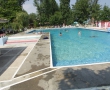 Poze Baie in piscina